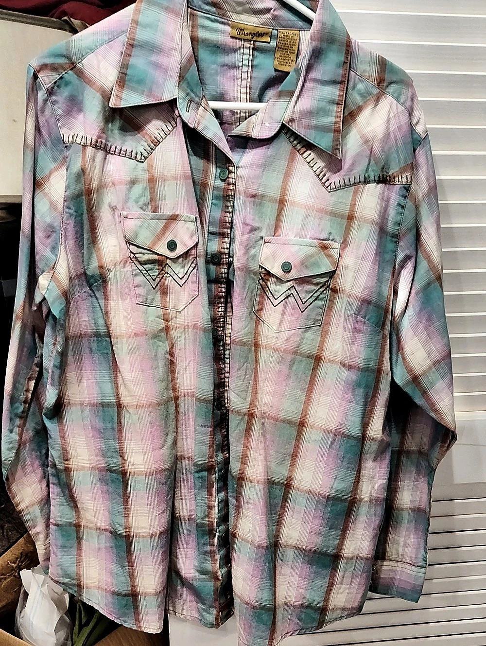 Wrangler Women's Plaid Western Shirt in Pink & Blue Vintage